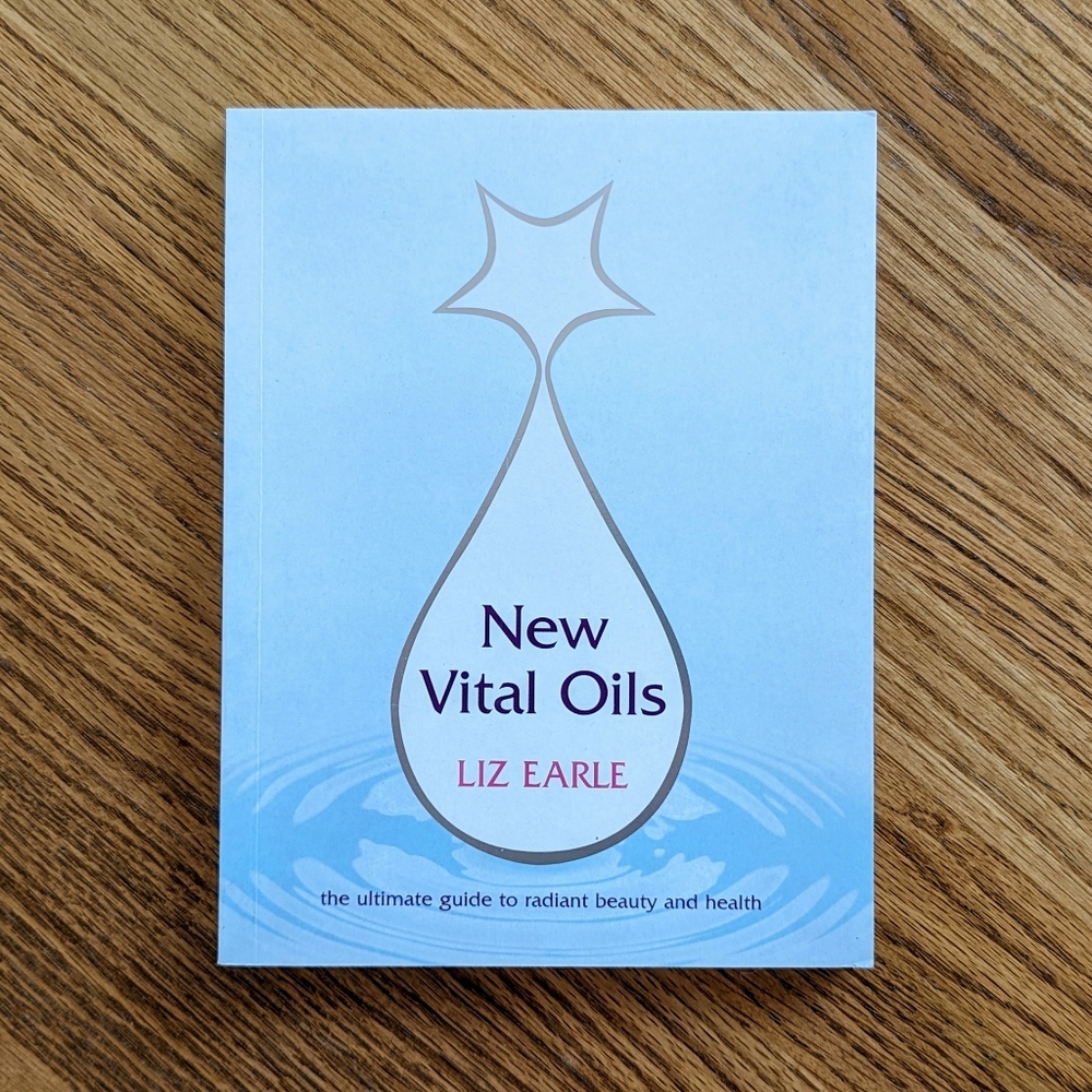 New Vital Oils: The Ultimate Guide to Radiant Beauty and Health By Liz Earle